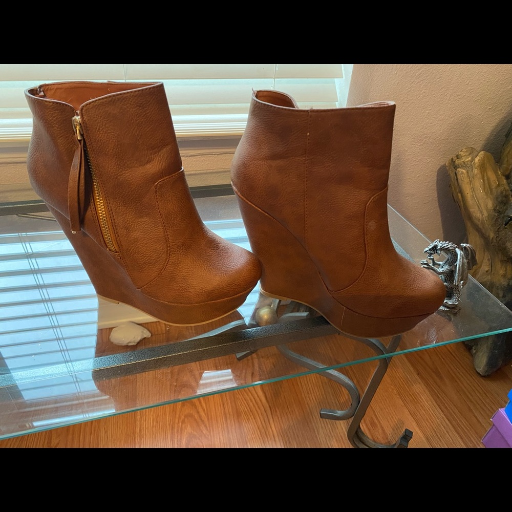 Leather wedge boot
